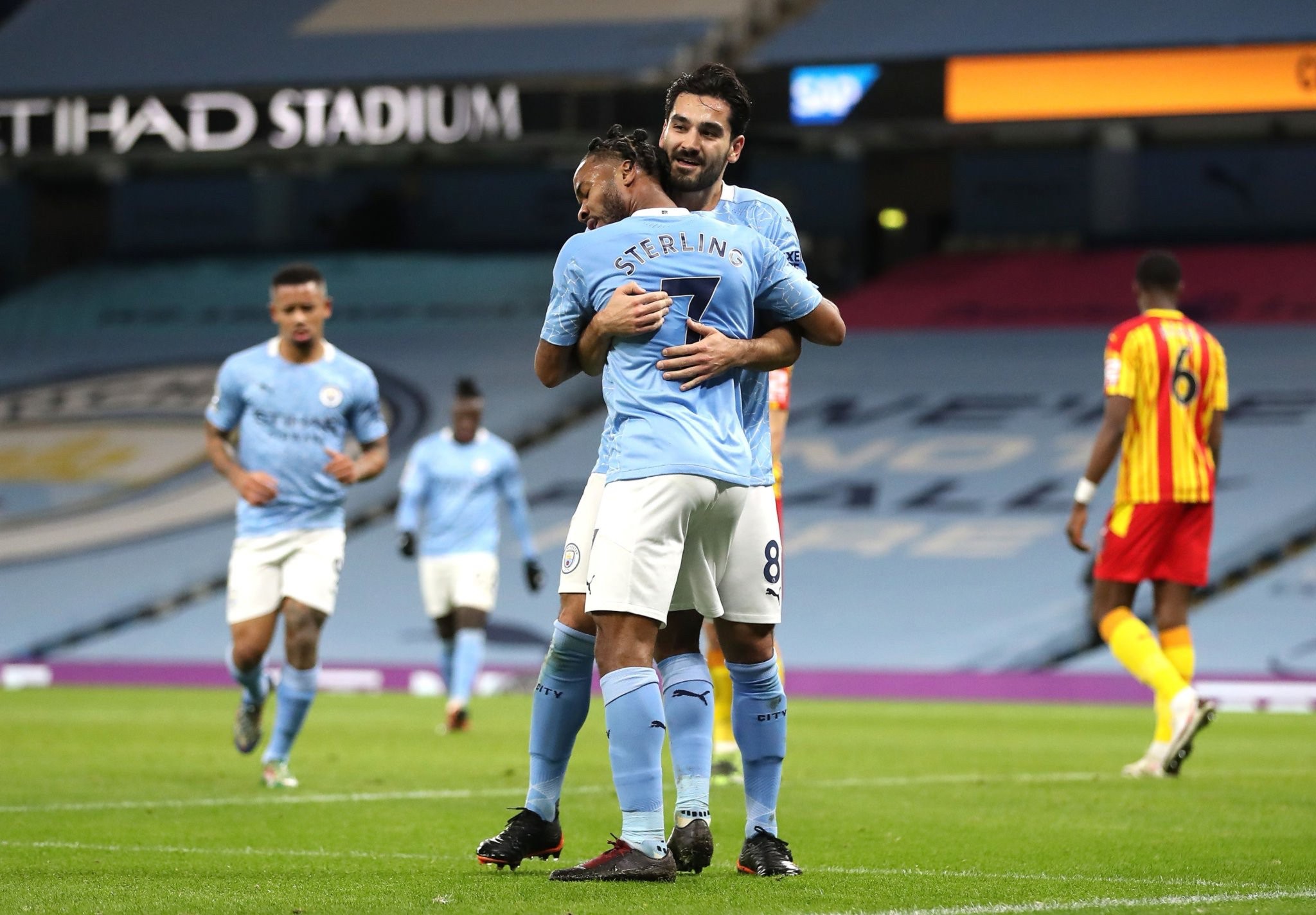 尤其是在球 尤其是在球